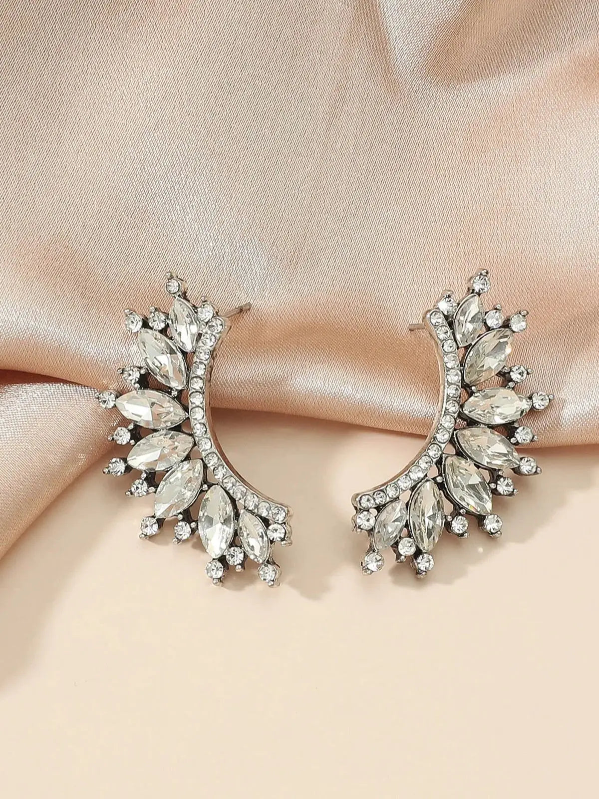 1 pair of vintage full diamond new alloy fan-shaped earrings