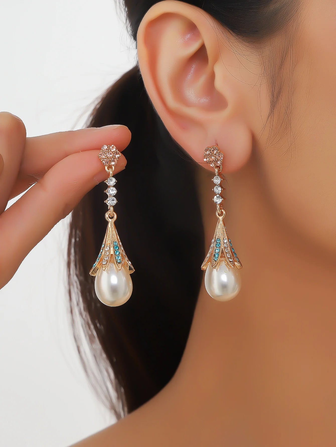 2pcs Women's Fashion Pendant Earrings Creative Simple Lines Cross inlaid with rhinestones Imitation Pearl Earrings Suitable for