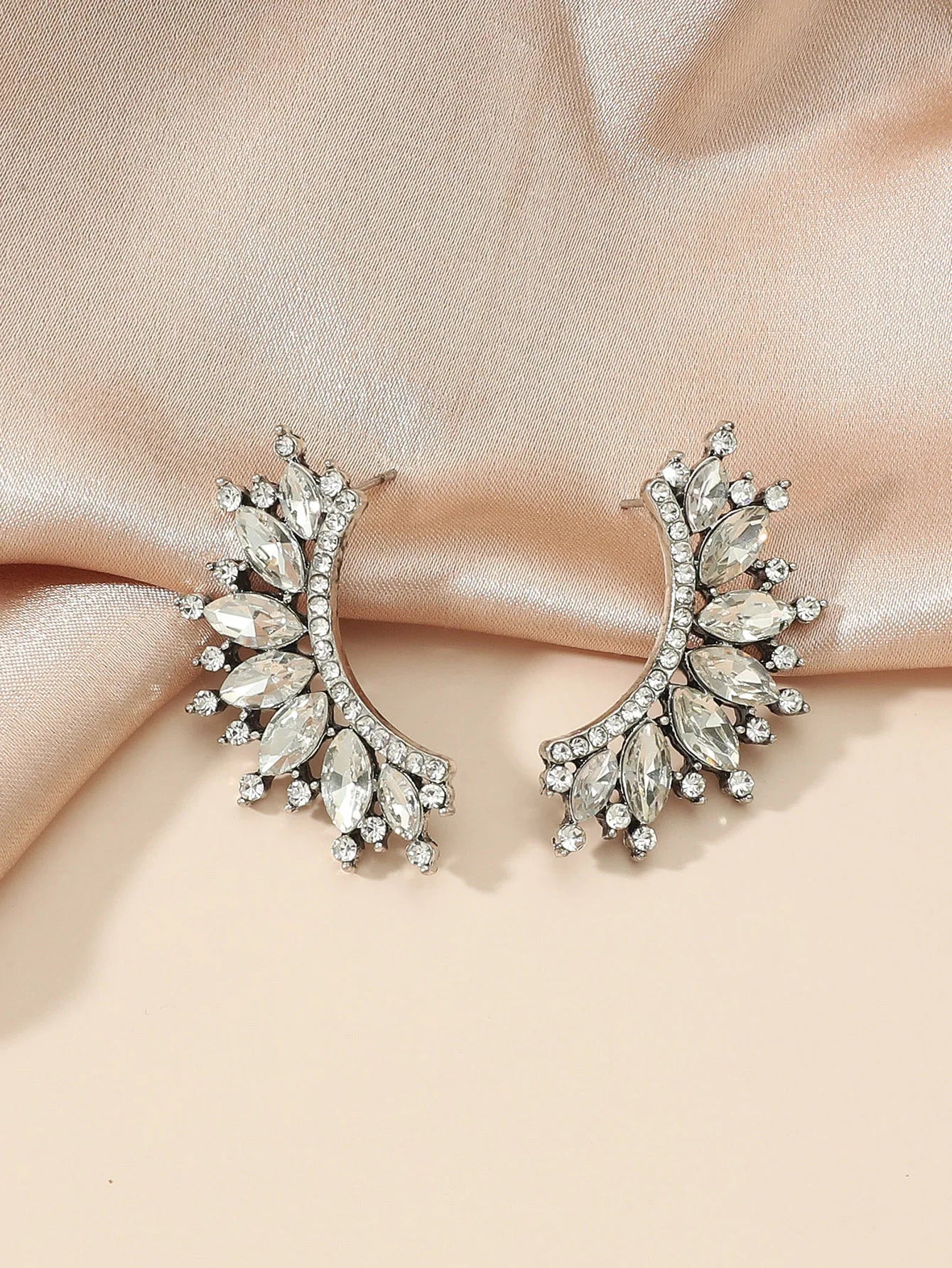 1 pair of vintage full diamond new alloy fan-shaped earrings