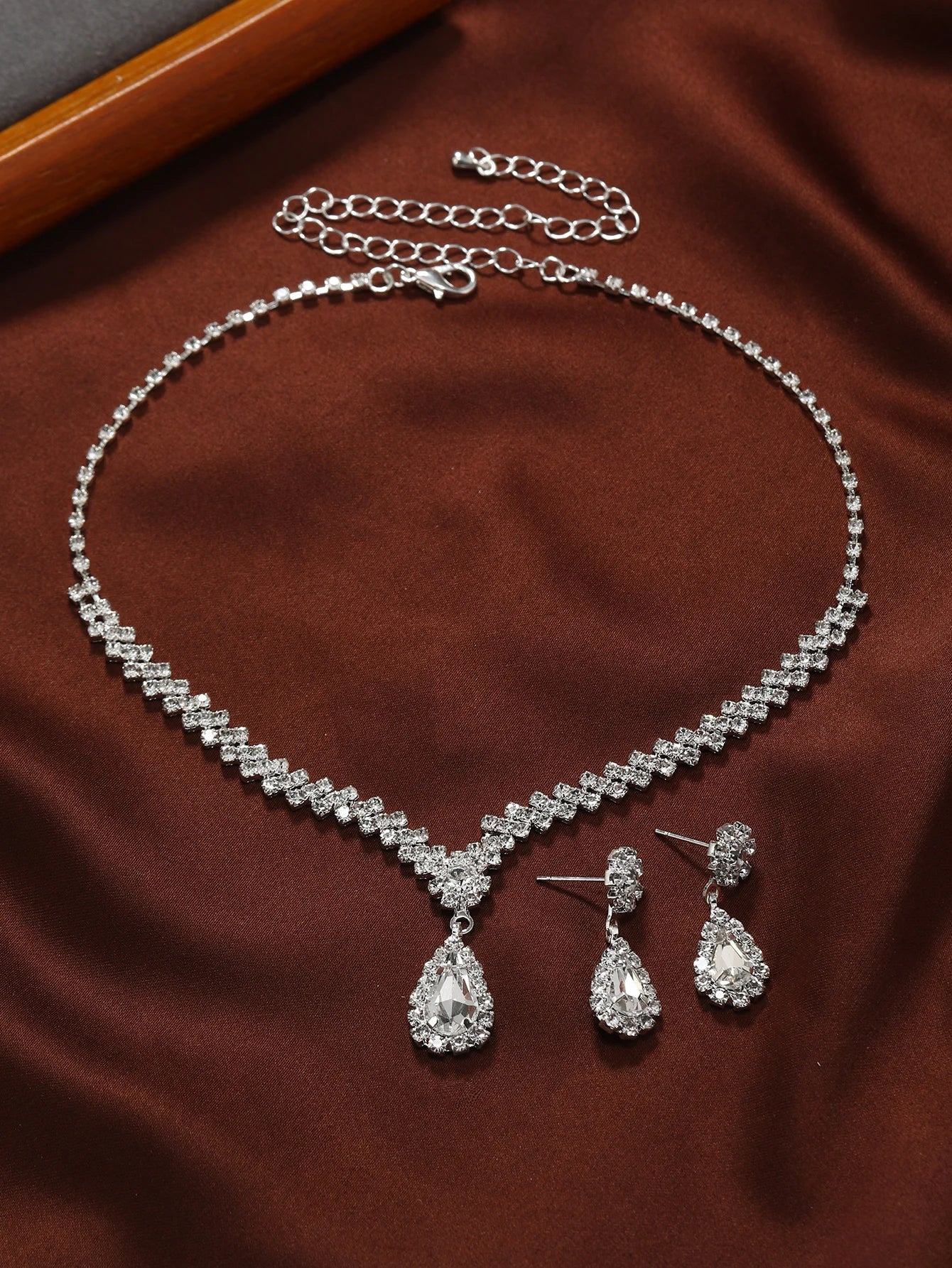 3pcsEurope and the United States luxury exquisite simple rhinestone necklace fashion bridal dress banquet decoration chain.