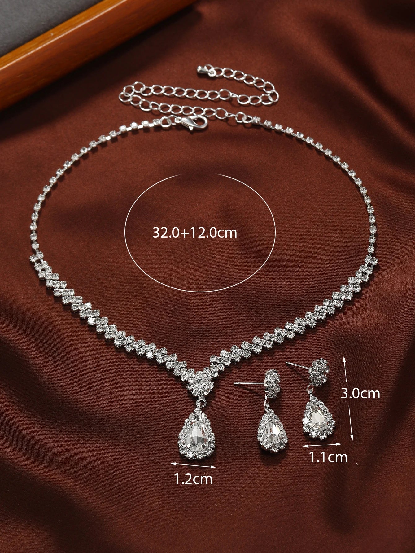 3pcsEurope and the United States luxury exquisite simple rhinestone necklace fashion bridal dress banquet decoration chain.