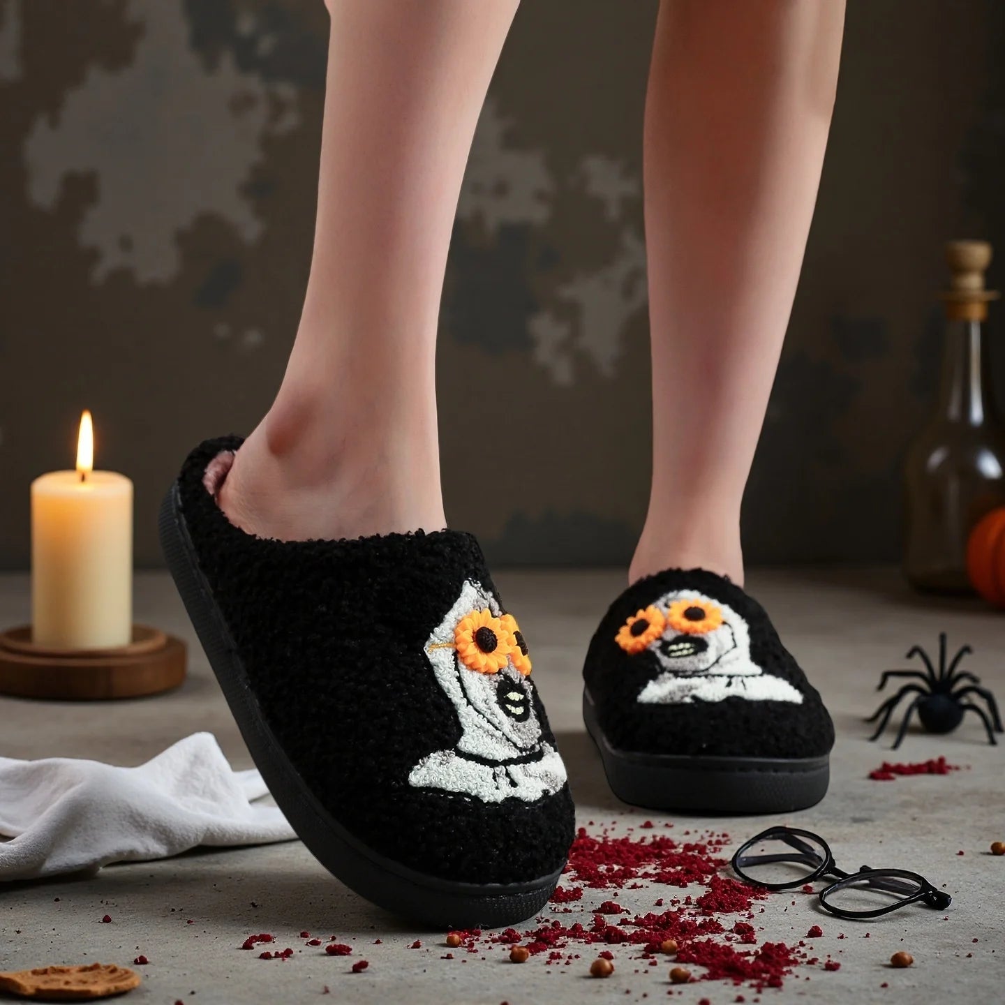 A Pair of Black Halloween Horror Atlantis Clown Pattern Embroidered Plush Home Thick-Soled Comfortable Autumn and Winter Fur Slippers, Dark Punk Stylish Warm Non-Slip Indoor Slippers for Men and Women, a Great Choice for Gift