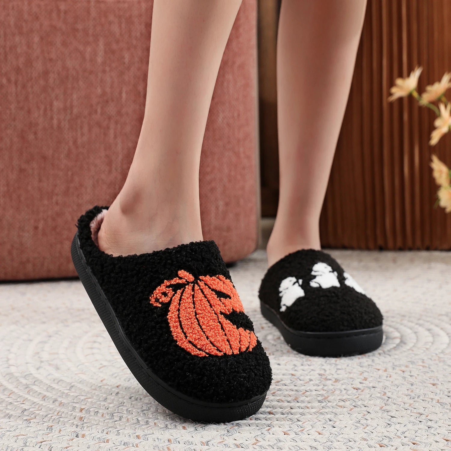 A Pair of Black Halloween Horror Atmosphere Pumpkin Ghost Pattern Embroidered Plush Home Thick-Soled Comfortable Fur Slippers Personalized Warm Non-Slip Indoor Slippers Autumn and Winter Gifts for Men and Women to Wear