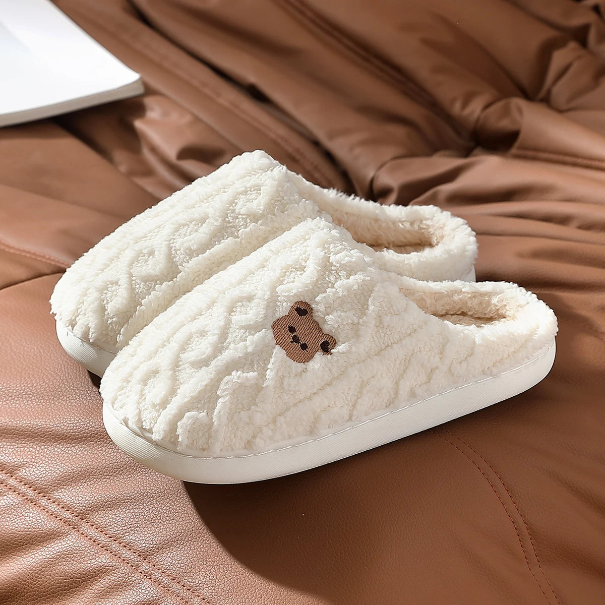 QYCKABY Women's Lovely Simplicity Fur Slippers Unisex Home Comfortable Plush Lined Slip On Shoes, Mens Warm Autumn Winter Slides