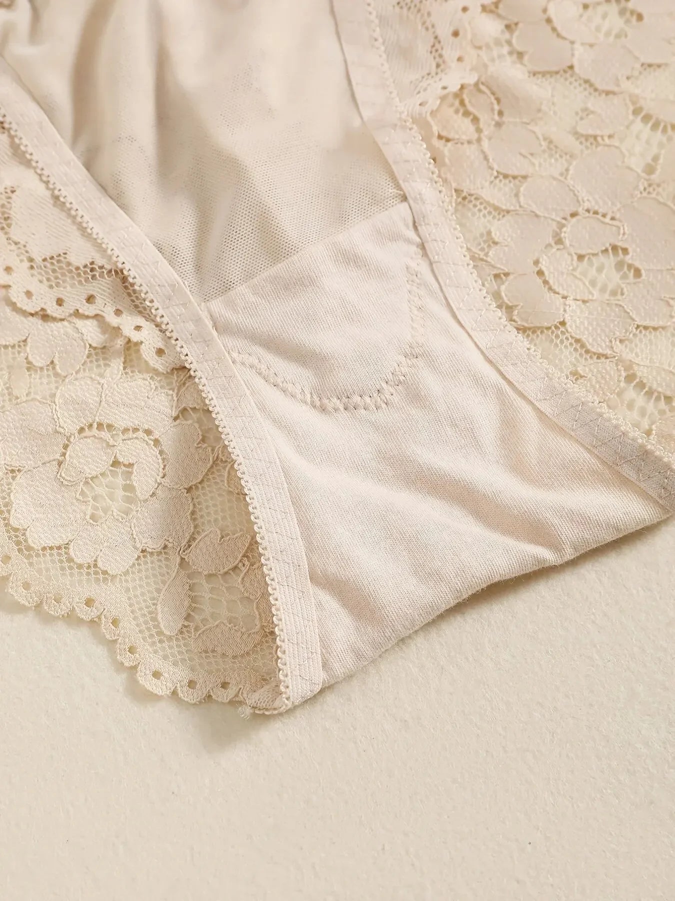 1 Set Elegant Erotic Lace Embroidery Breathable Fabric Lingeries : Push-Up Bra, Low Waist Sheer Panty - Ultimate Valentine's Day