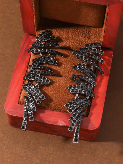 A pair of fashionable hanging earrings for women, paired with geometric creativity, irregular tassels, long earrings with rhines