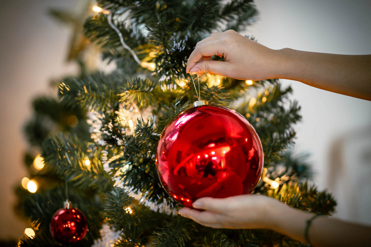 Christmas decorations red Ball 15cm Decorative Ornaments Ideal For Shopping Malls And Hotels Christmas Colorful Ball Decorations