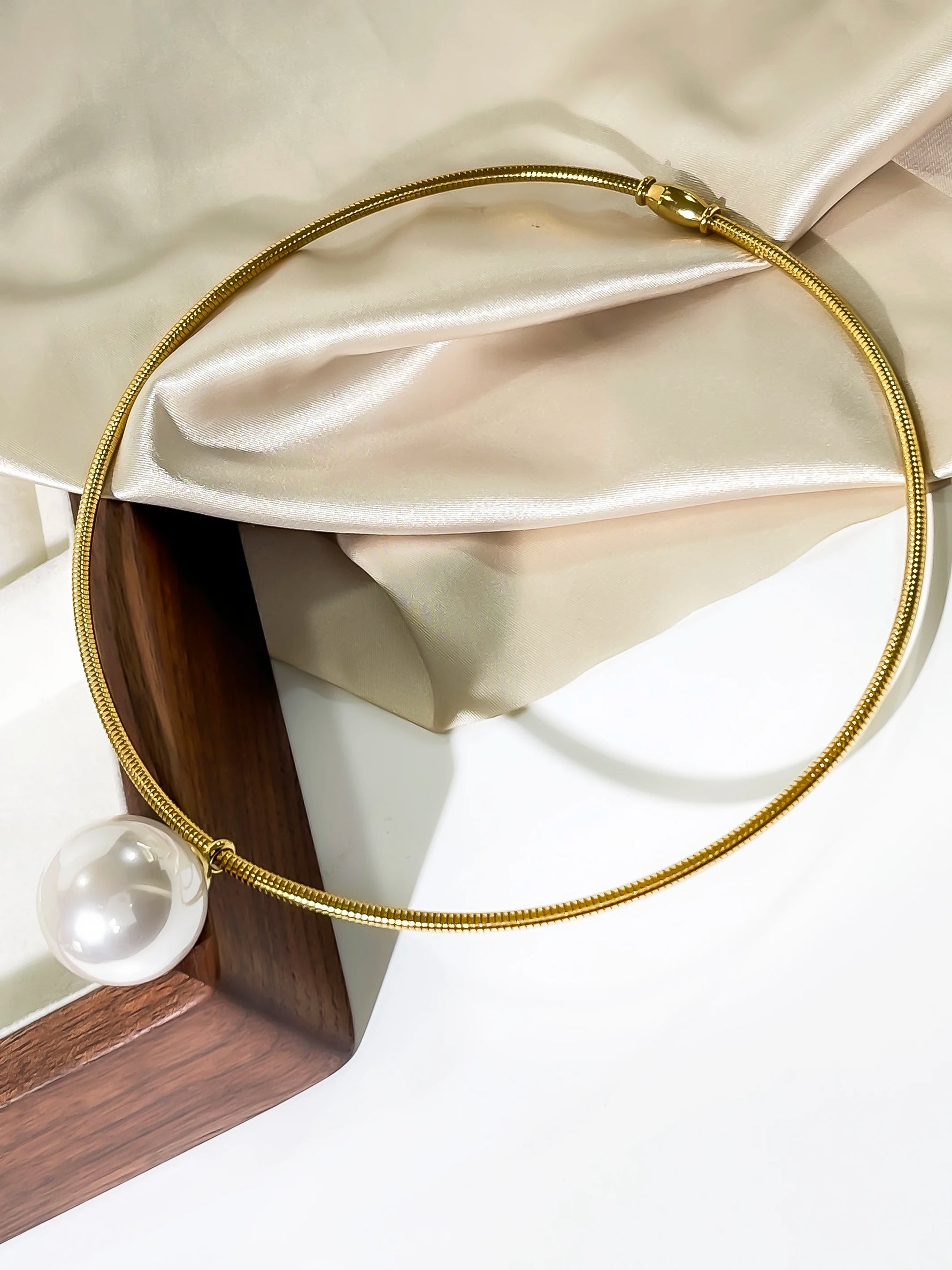 Peri'sbox Simple Imitation Pearl Globular Pendant Necklace for Women Stainless Steel Gold Plated Non-fade Hip-Hop Trendy Jewelry