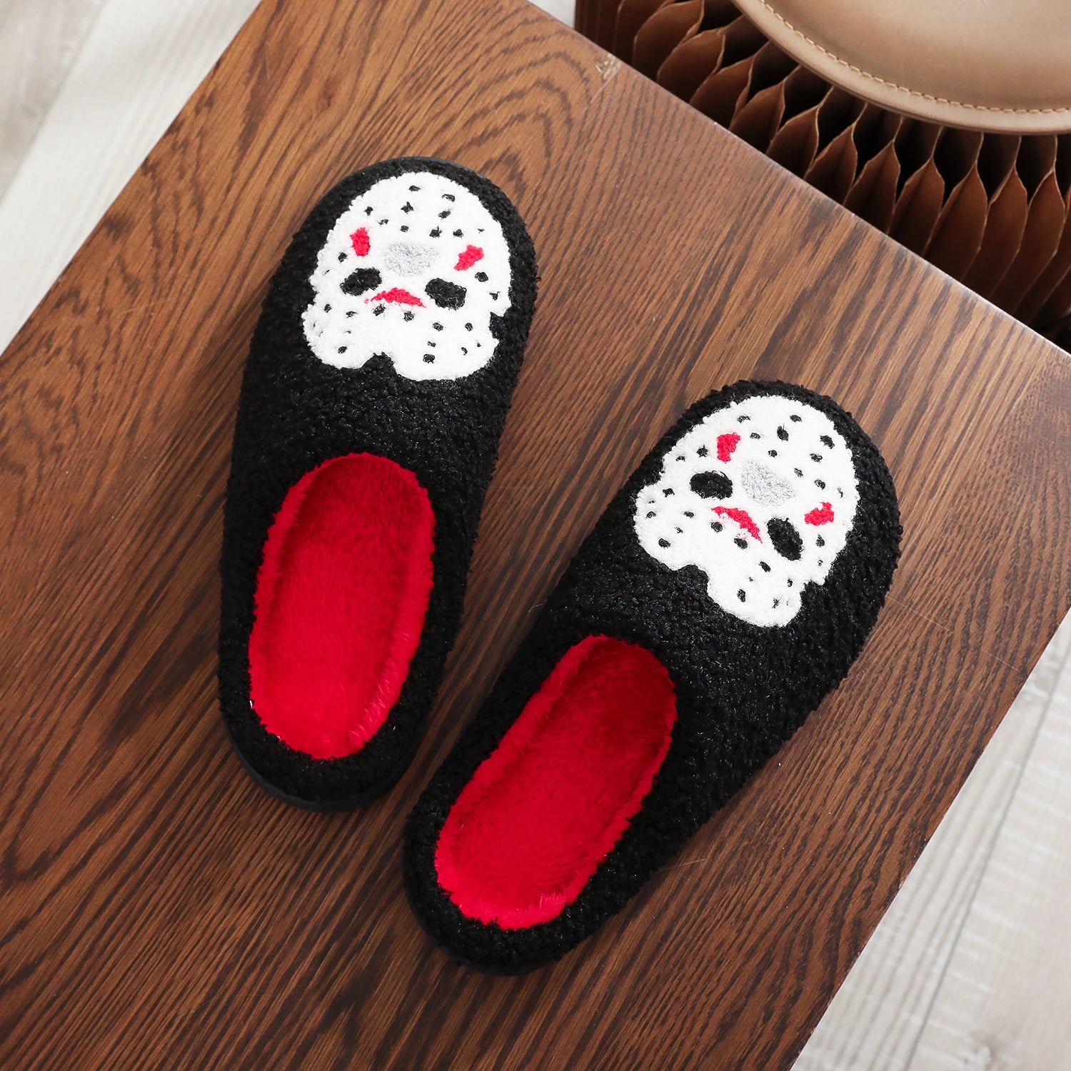A Pair of Black Halloween Horror Mask Skull Pattern Embroider Plush Home Thick-Soled Comfortable Fur Slippers Personalized Warm Non-Slip Indoor Slippers Autumn and Winter Gifts for Men and Women Can Wear